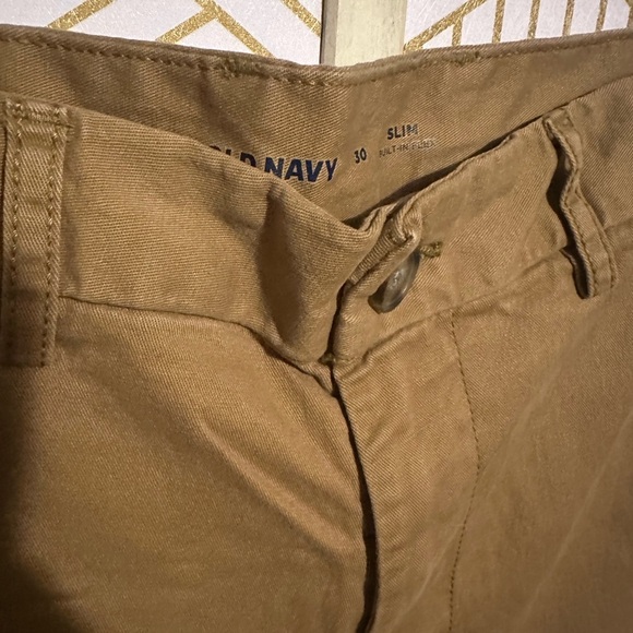 Old Navy Men’s khaki shorts, size 30, worn once - Picture 3 of 3